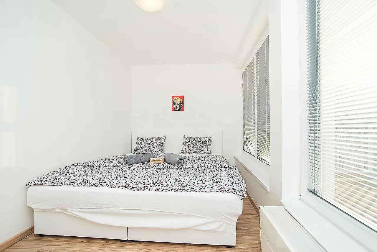 Castle View Apartment With 3 Balconies Ideal For Groups By Easybnb Prag Tschechische Republik