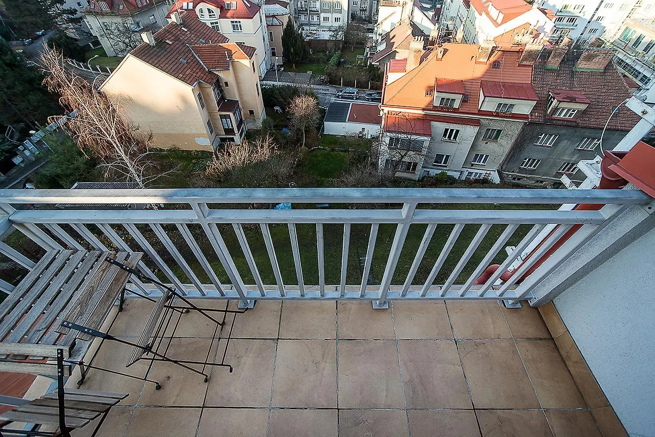 Castle View Apartment With 3 Balconies Ideal For Groups By Easybnb Prag