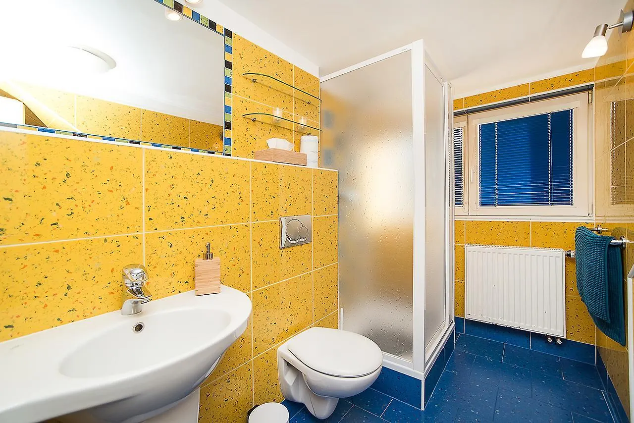 Castle View Apartment With 3 Balconies Ideal For Groups By Easybnb Praga