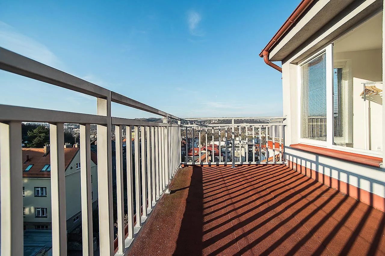 Castle View Apartment With 3 Balconies Ideal For Groups By Easybnb プラハ