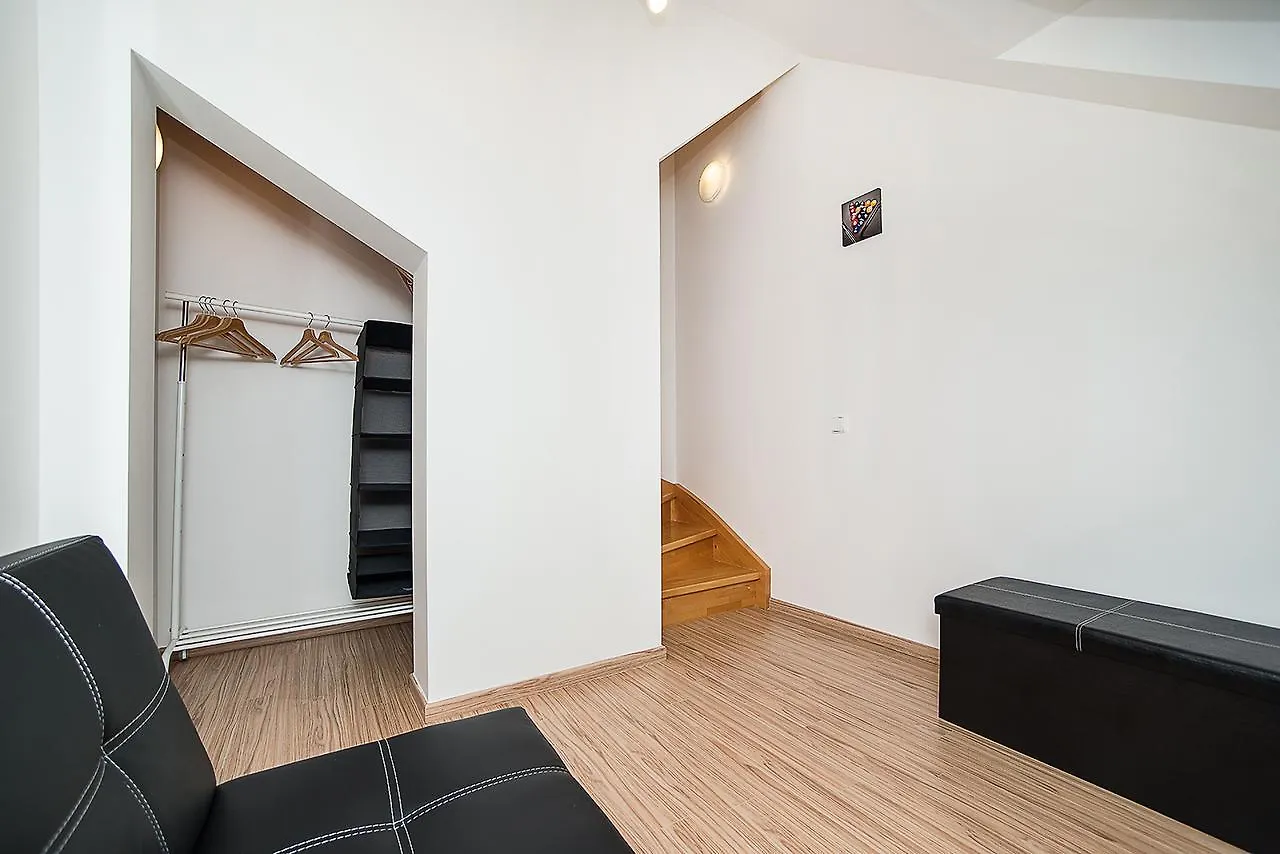 Castle View Apartment With 3 Balconies Ideal For Groups By Easybnb Prag 0*,